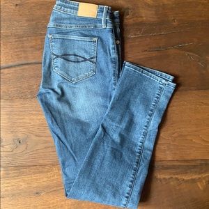 SOLD.    Abercrombie 4S Straight Skinny Jeans